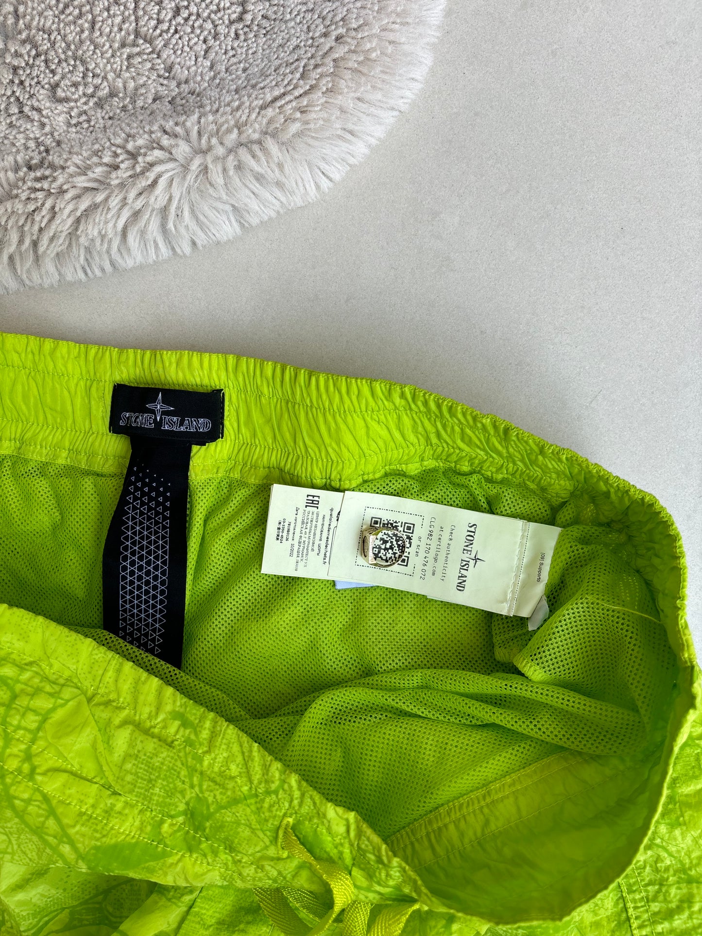 Stone Island Shadow Project Econyl Nylon Metal Waffle Shorts Neon Green M