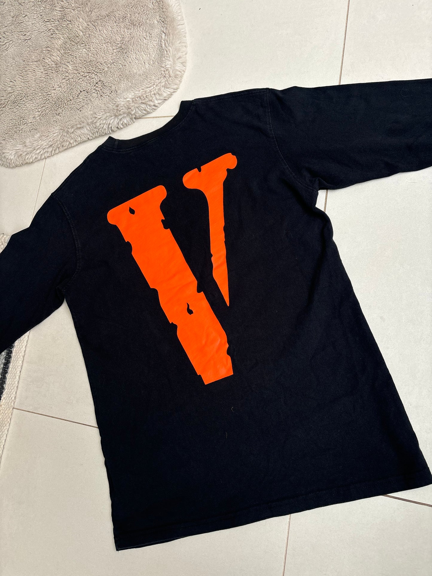 Vlone “Friends” Longsleeve T Shirt Black Orange size S