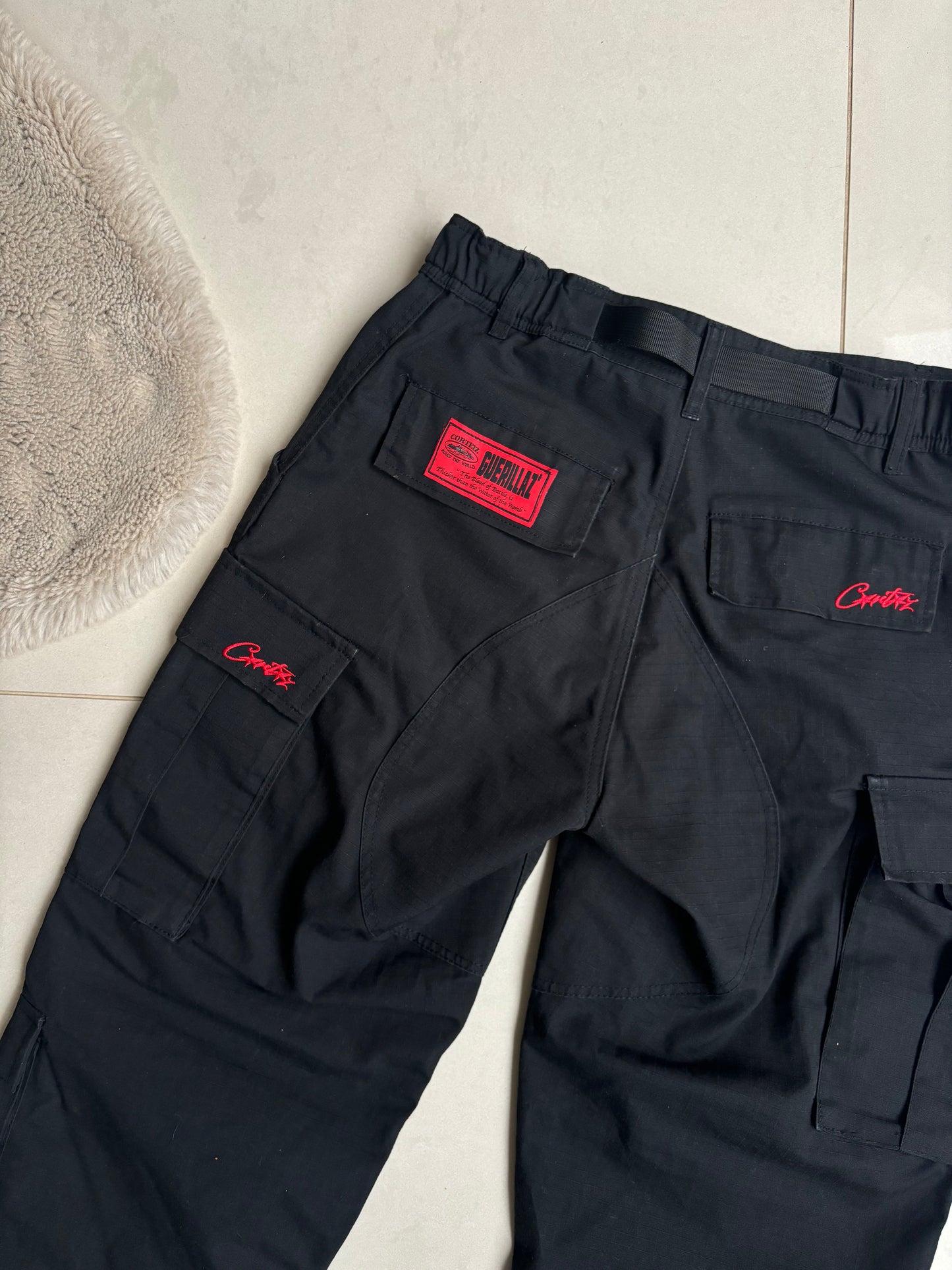 Corteiz Guerillaz Cargo Pant/Trouser Black Red S